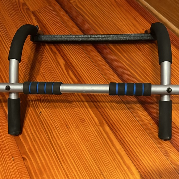 Pure Fitness Multi Purpose Doorway Pull-up Bar - Picture 6 of 6